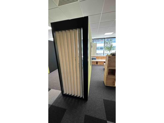 Free-standing panel with glass