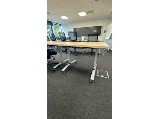 Small desk on wheels 100 x 80
