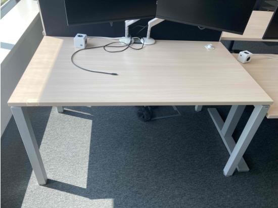 Light wood desk 140 x 80