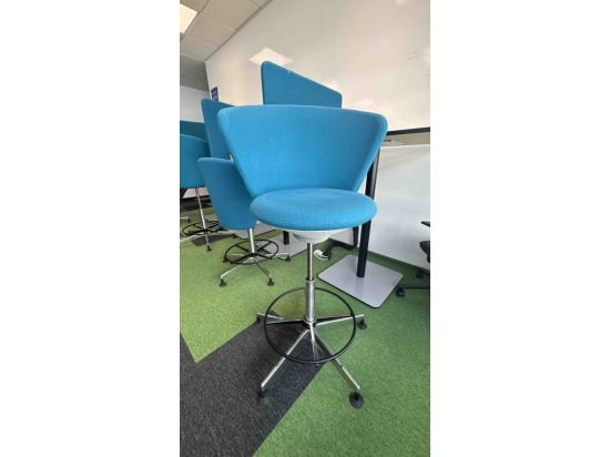 Blue hocker on wheels