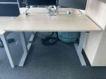 Desk up & down light woodgrain 140 x 80 - gray panel