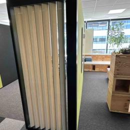 Free-standing panel with glass