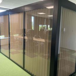 Free-standing glazed panel