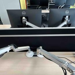 Black inter-desk panel