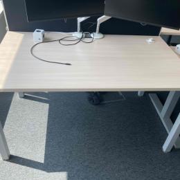 Light wood desk 140 x 80