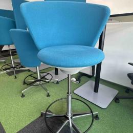 Blue hocker on wheels